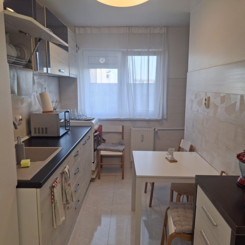 Lujerului 5 minute de metrou, apartament cu 4 camere renovat in totalitate.