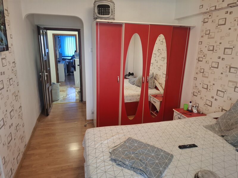 Lujerului 5 minute de metrou, apartament cu 4 camere renovat in totalitate.
