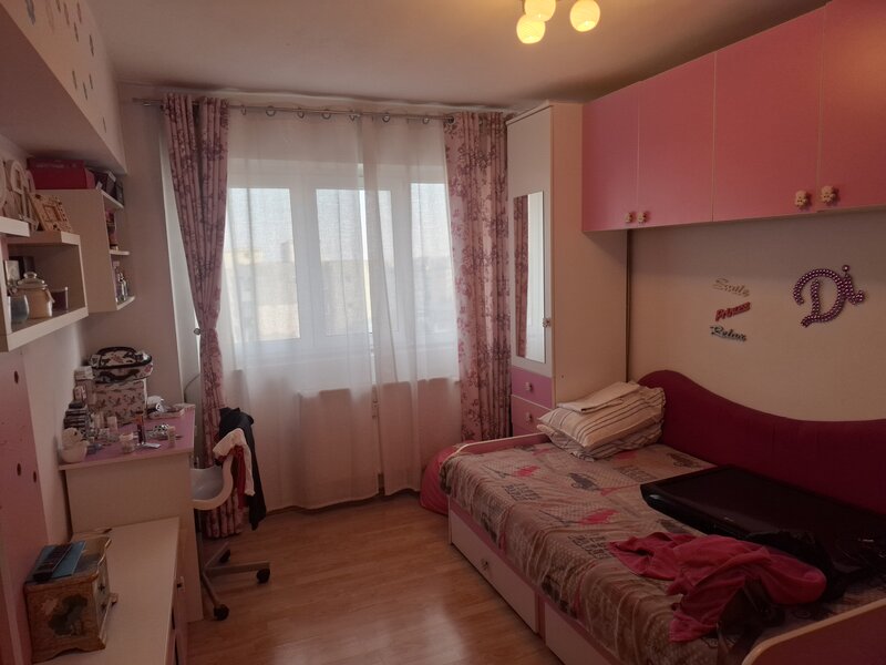 Lujerului 5 minute de metrou, apartament cu 4 camere renovat in totalitate.