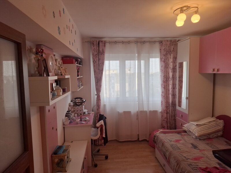 Lujerului 5 minute de metrou, apartament cu 4 camere renovat in totalitate.